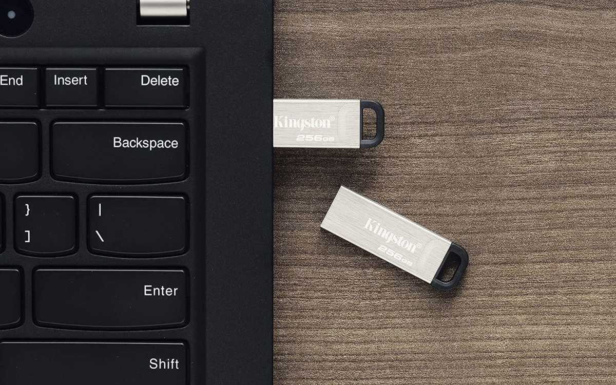 How long does data last on a flash drive?