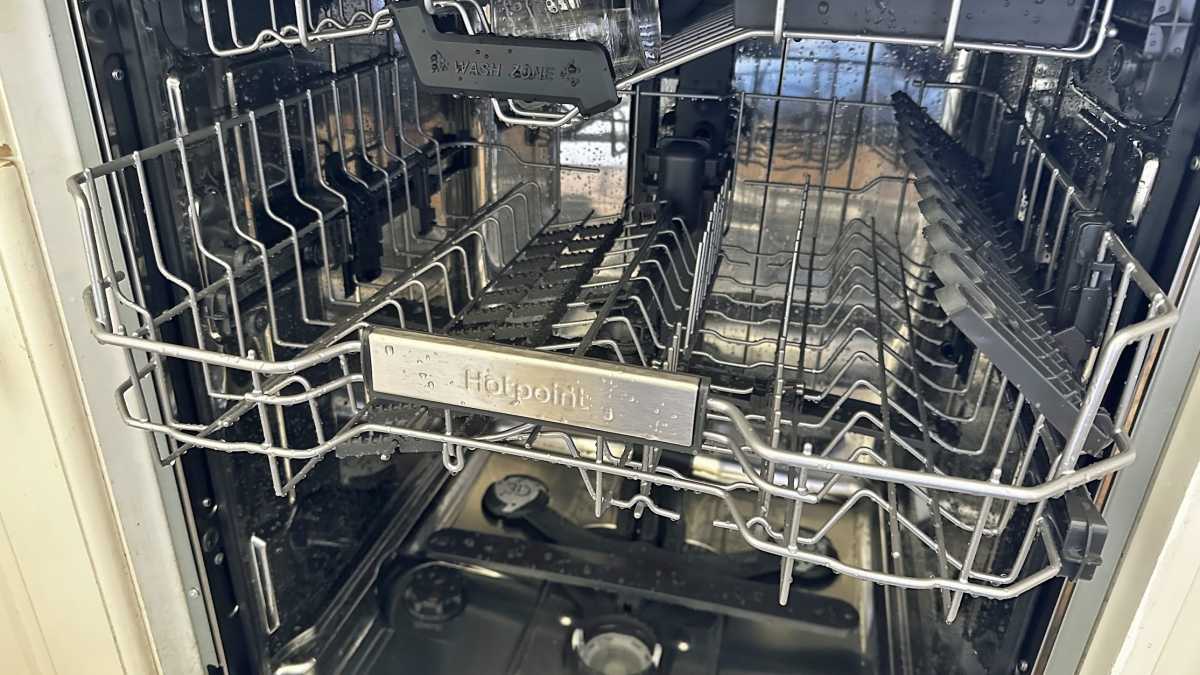 Hotpoint H8I HP42 L UK review middle basket