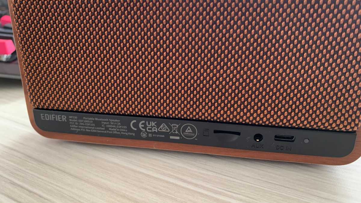 Edifier MP230 Review - Vintage Style Wooden Portable Bluetooth Speaker