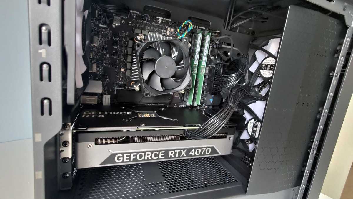 Lenovo Legion T5 interiör