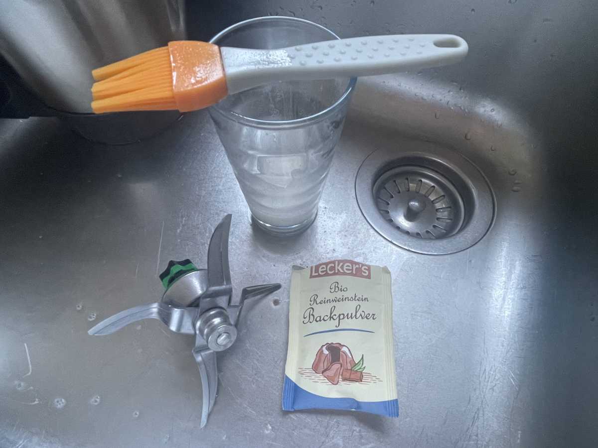Thermomix - Mixmesser mit Backpulver reinigen