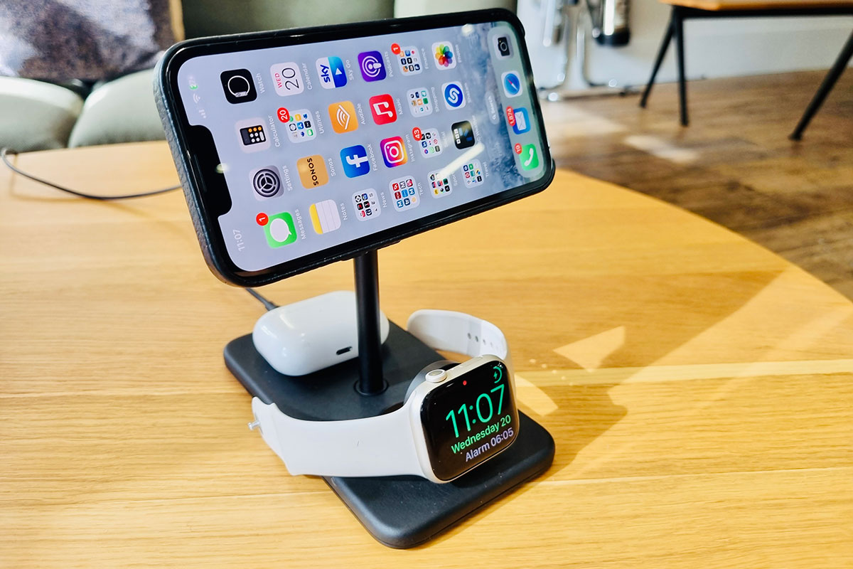 Twelve South HiRise 3 Deluxe 3-in-1 Wireless Charging Stand - Apple