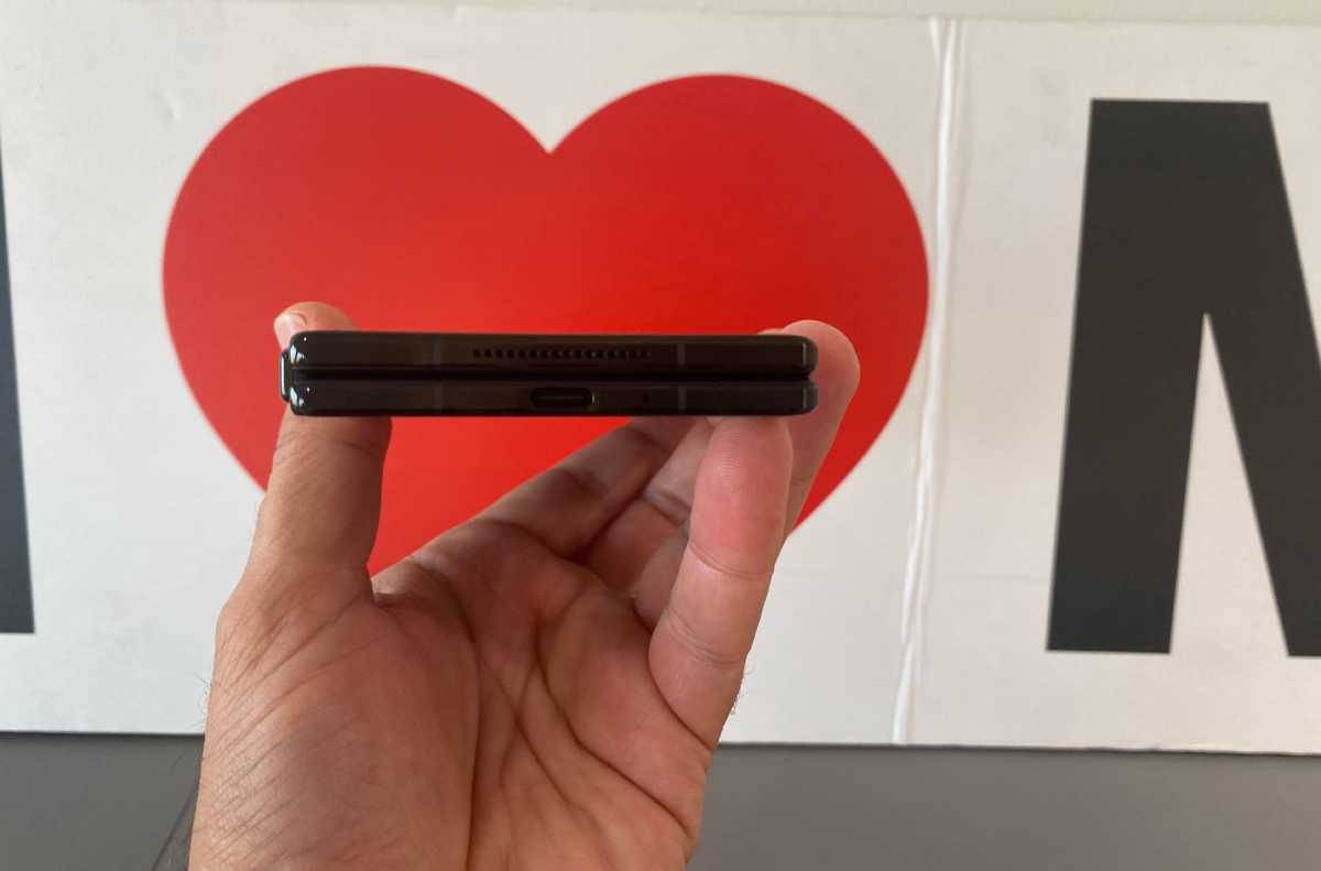 Xiaomi Mix Fold 3 conector USB C