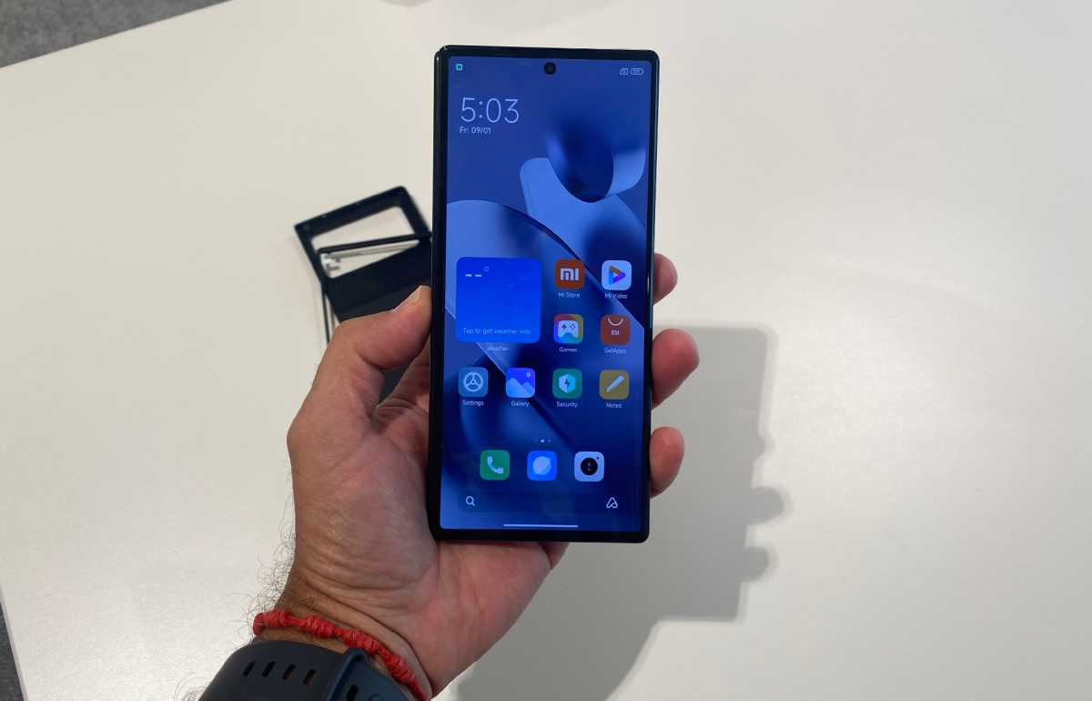 Xiaomi Mix Fold 3 pantalla externa
