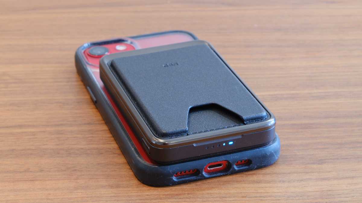 ESR HaloLock 5000 mAh Wireless Powerbank Wallet