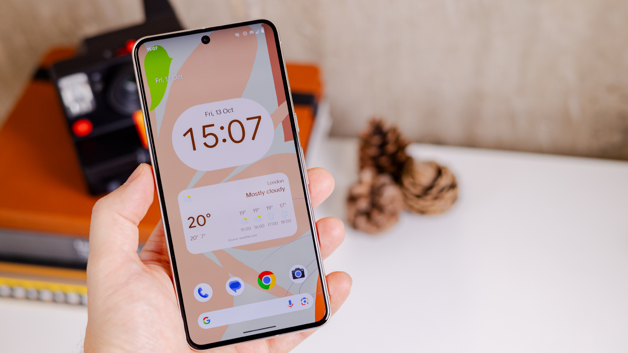 Google Pixel 8 – немного более простой вариант