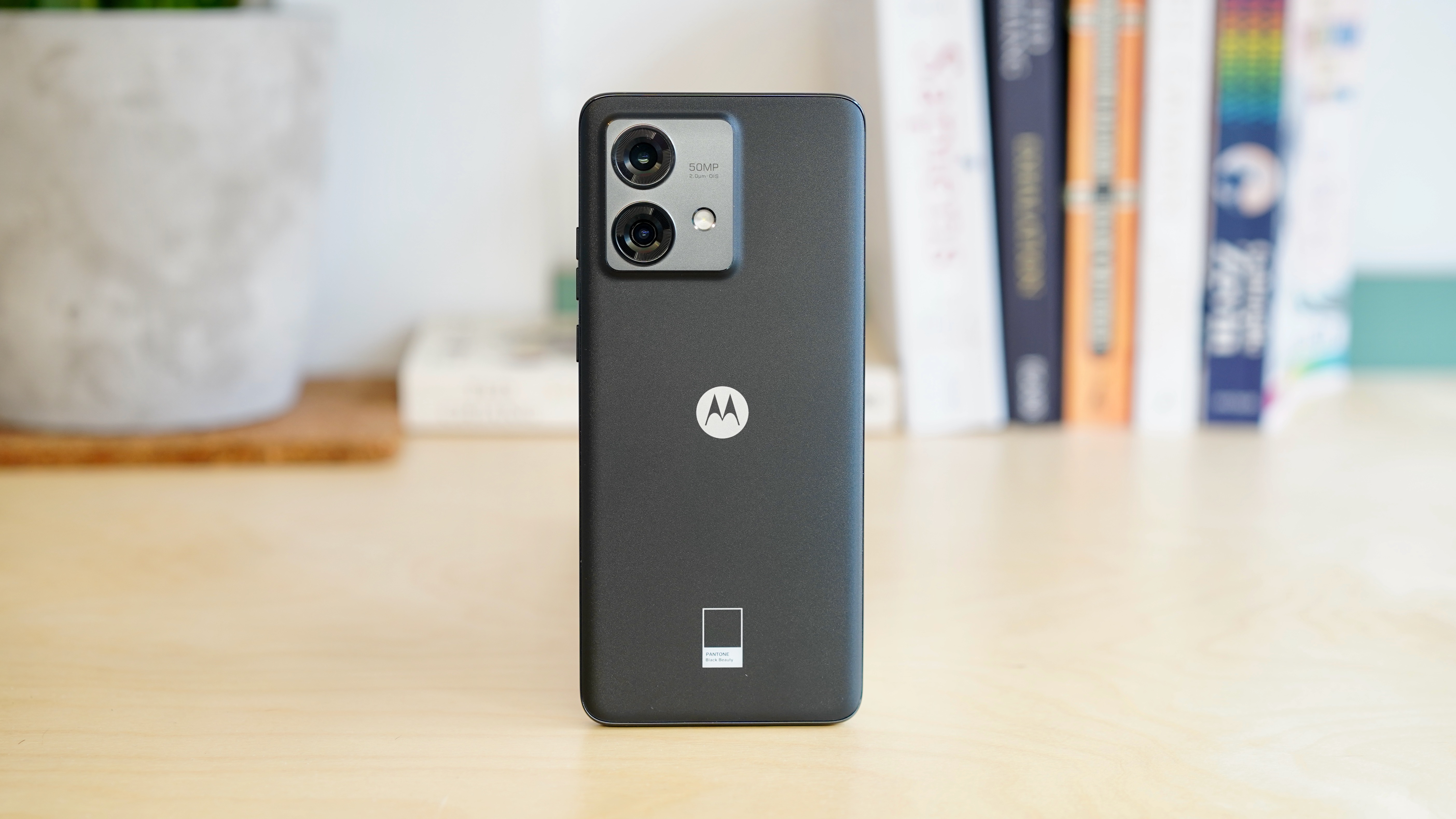 Motorola Edge 40 Neo - Best mid-range Moto