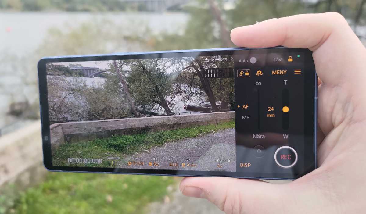 Slashcam News : Sony Xperia 5 V smartphone with 21:9 OLED display and  only 2 cameras