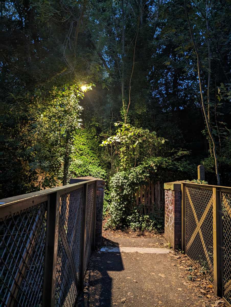 Pixel 8 Pro - 50Mp main camera night mode - bridge