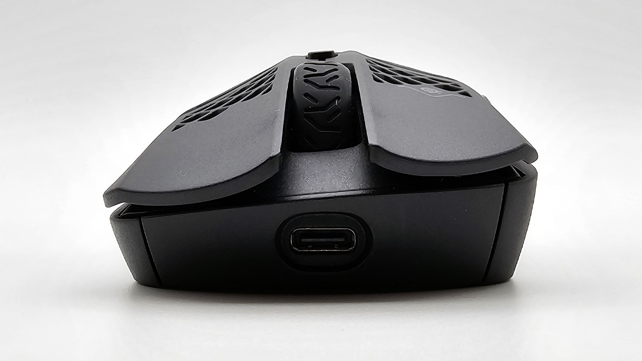 Steelseries Aerox 5 Wireless im Test: Leichte & flexibel nutzbare ...