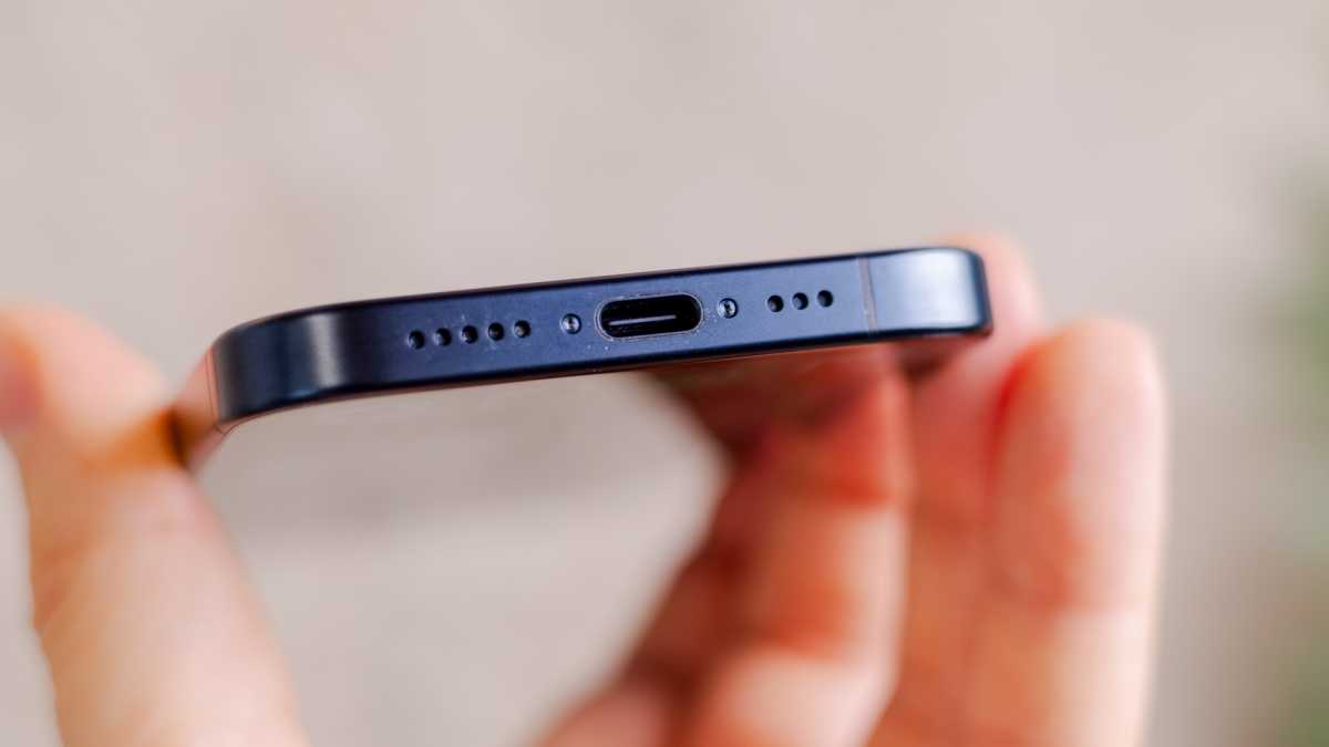 USB C port for Apple iPhone 15 Pro