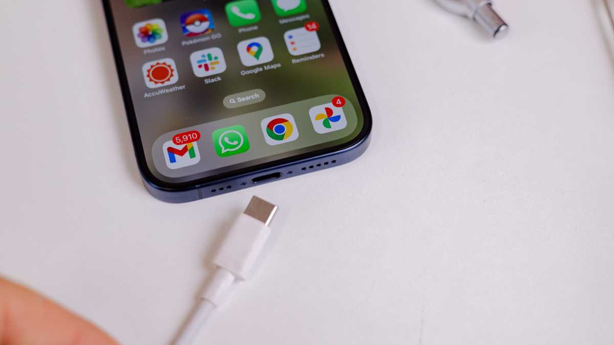 Apple iPhone 15 Pro USB C port