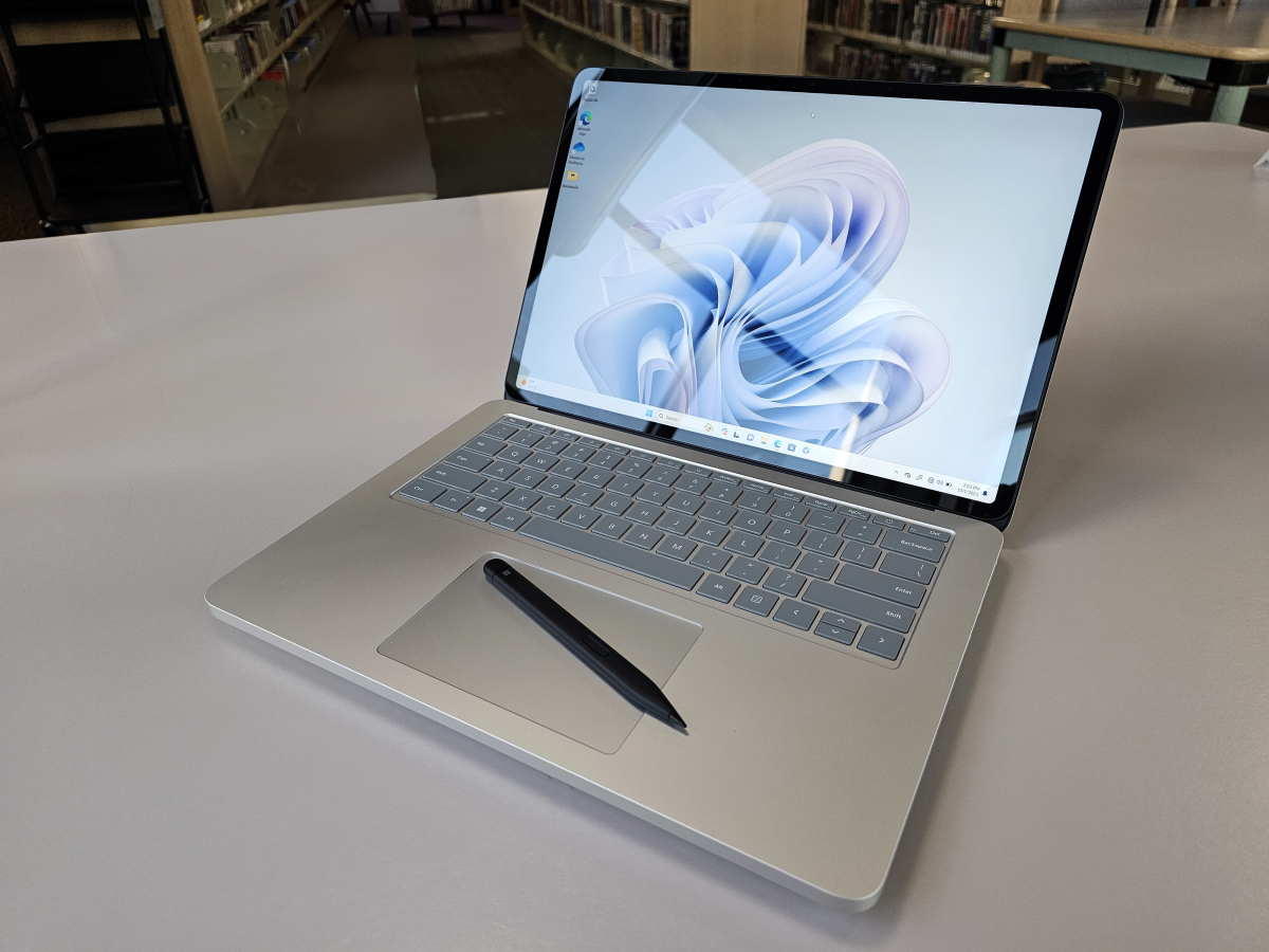 Microsoft Surface Laptop Studio 2 photoshop