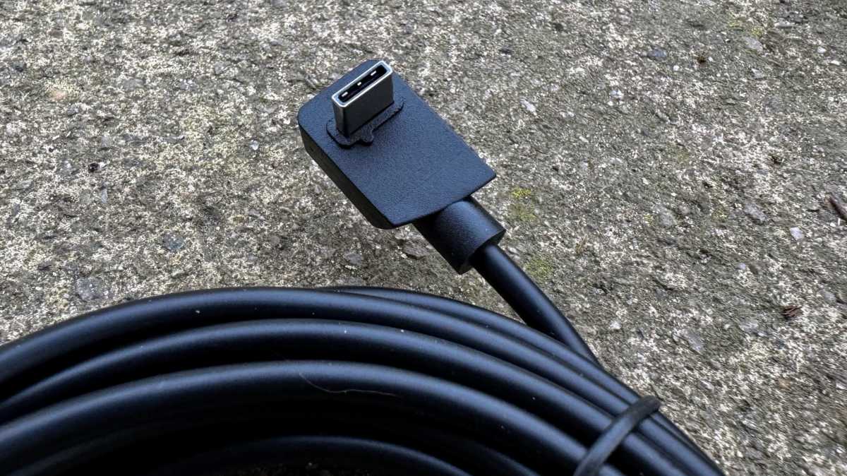 Nextbase IQ review - power connector
