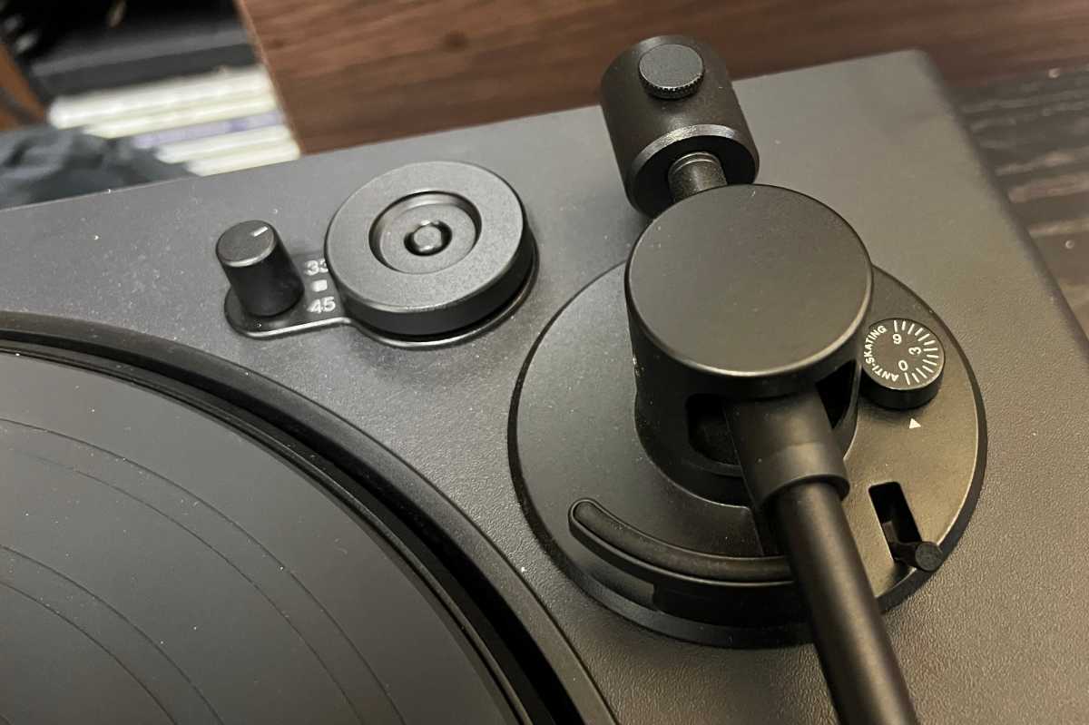 Victrola Hi-Res Onyx Bluetooth turntable counterweight