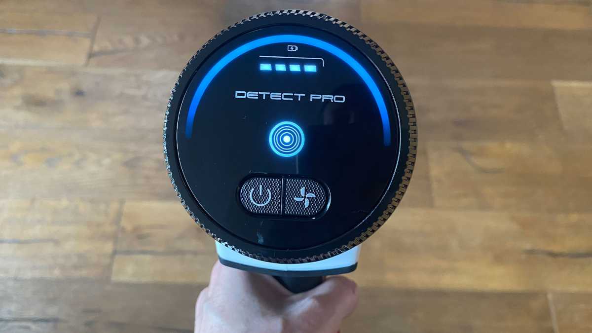 Shark Detect Pro display showing battery and dust indicators