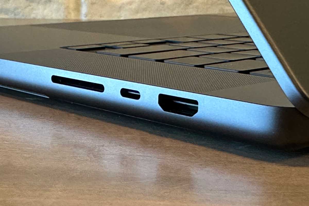 Black MacBook Pro Ports: SDXC card slot, Thunderbolt, HDMI