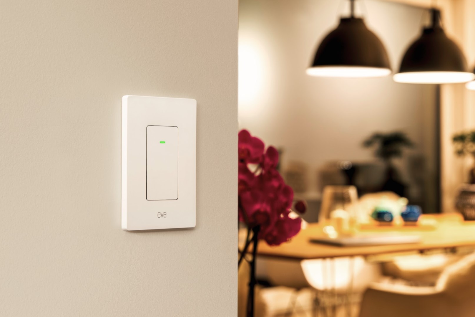 Eve unveils wall outlet, blinds, and light switch