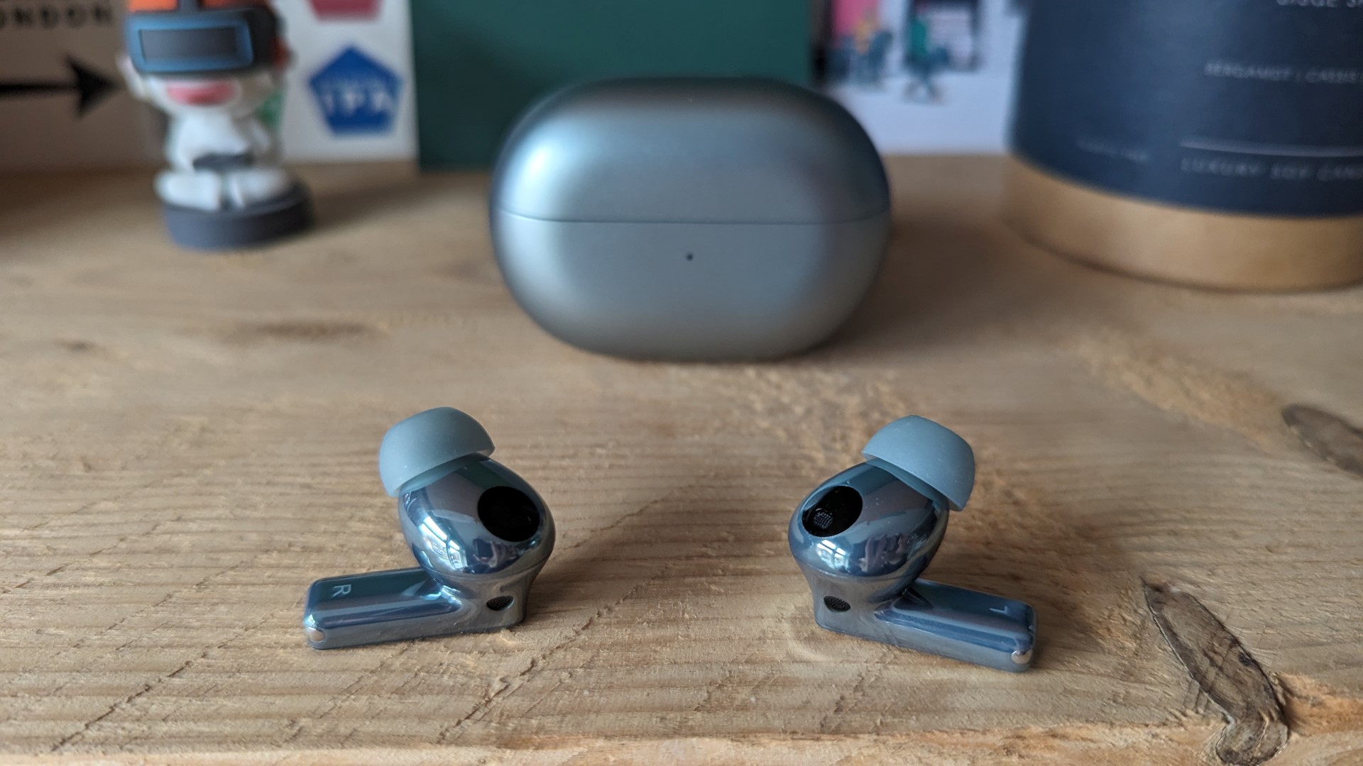 Huawei freebuds pro vs bose quietcomfort earbuds hot sale