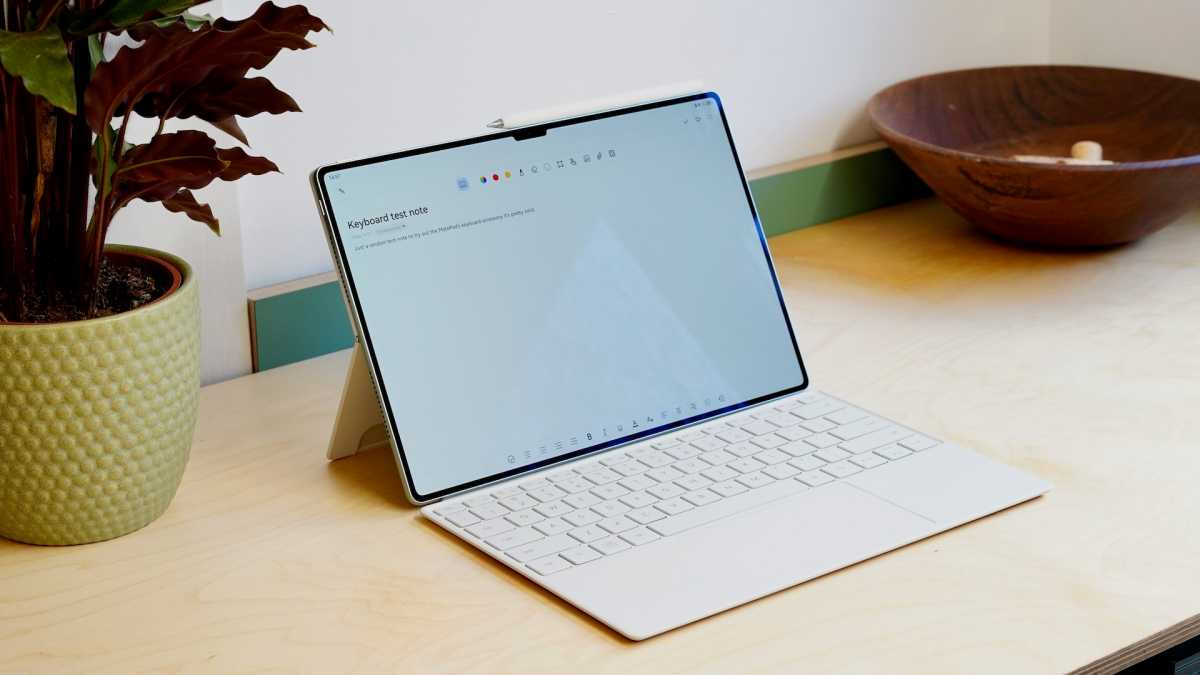 Huawei MatePad Pro 13.2 notes keyboard angle