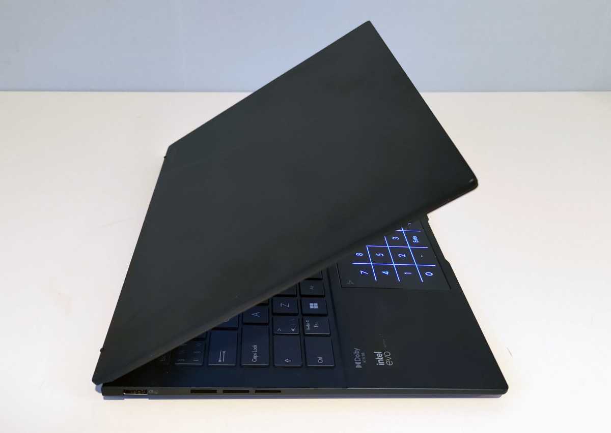 Asus Zenbook 14 Oled UX3405MA sida