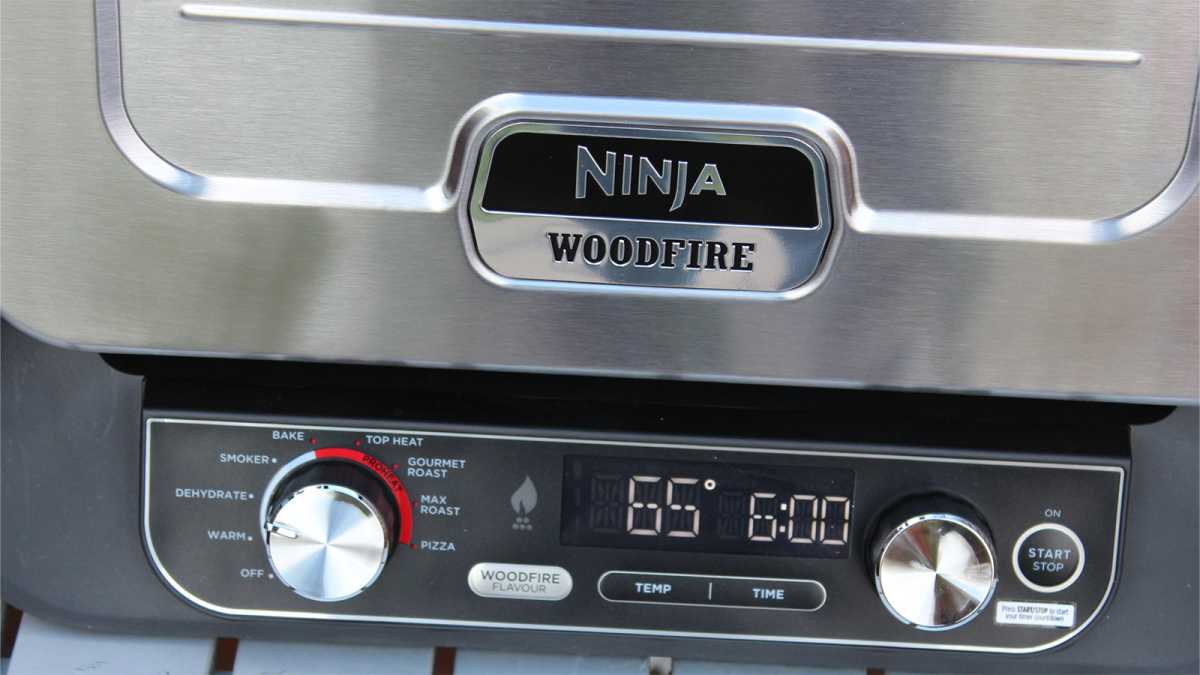 Das Bedienfeld des Ninja Woodfire