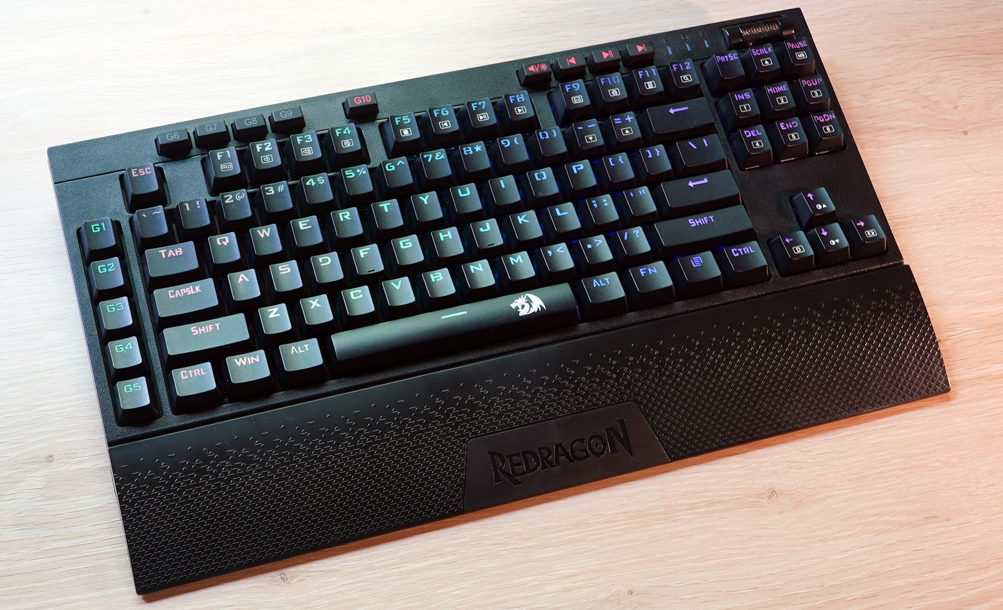 Teclado inalámbrico Redragon K596: la mejor opción económica