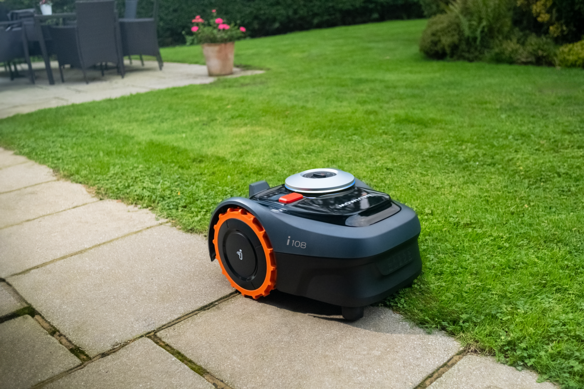 Segway Navimow i-series robot lawn mower