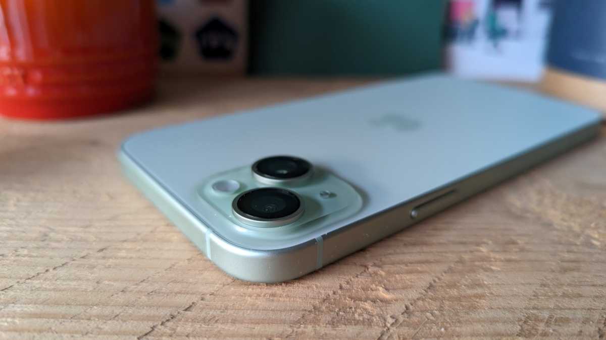 iPhone 15 Plus camera module