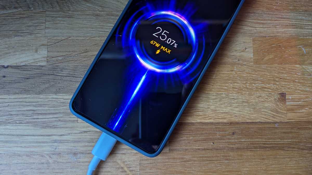 Fast charging Xiaomi Redmi Note 13 Pro