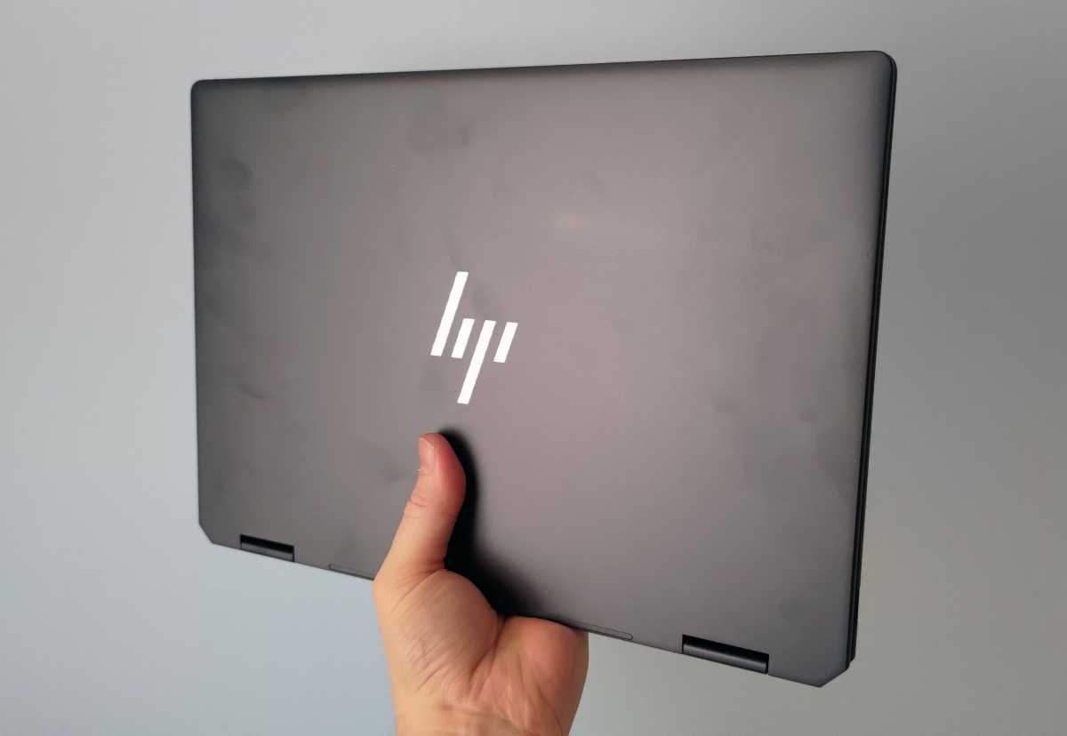 HP Spectre x360 14 en mano