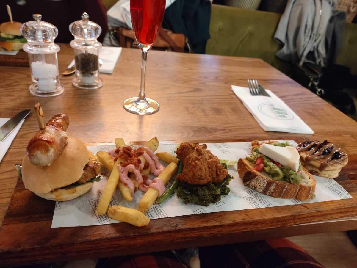 Bottomless brunch food