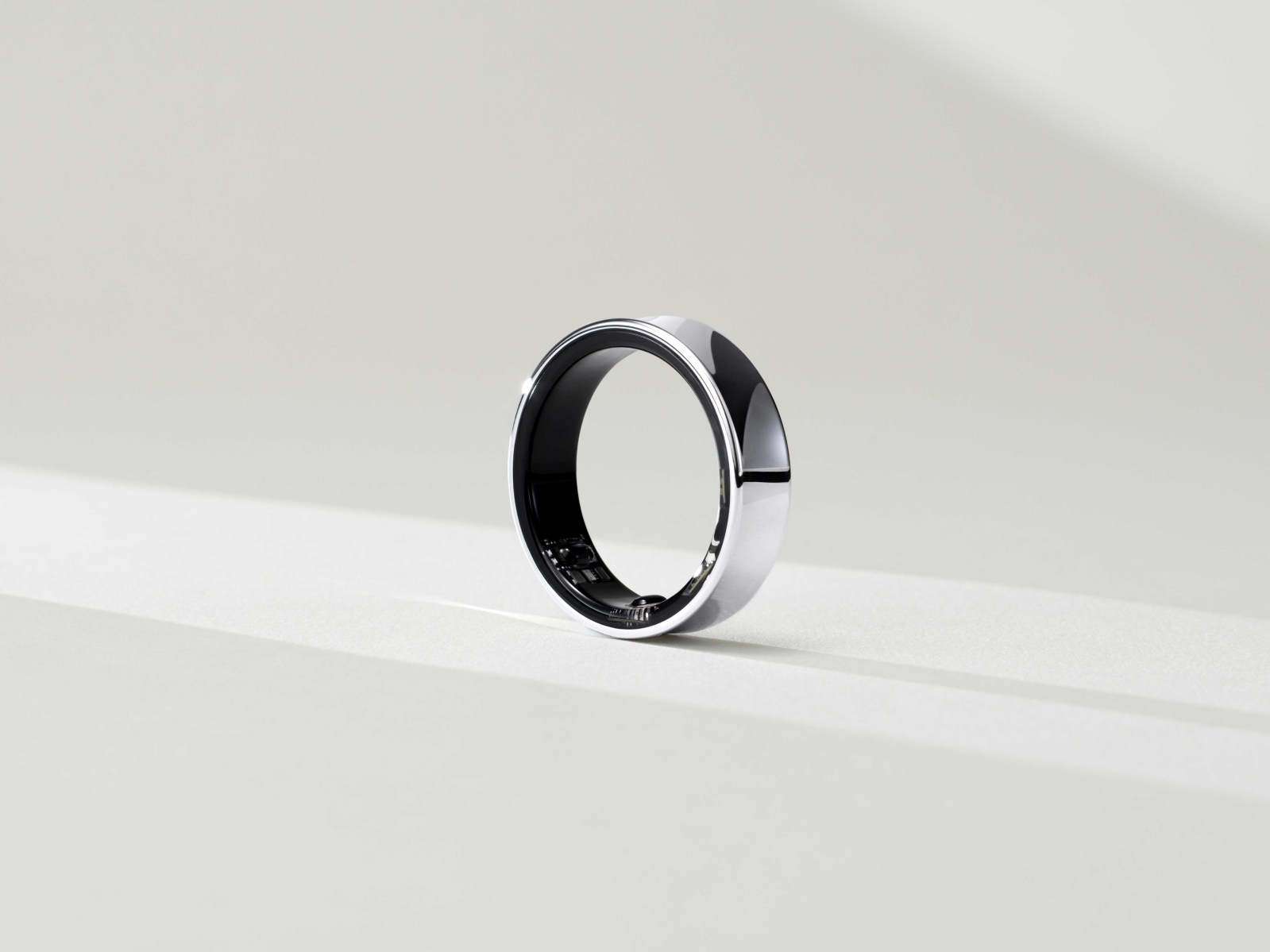 Oura Ring 4 против Samsung Galaxy Ring: 5 ключевых отличий