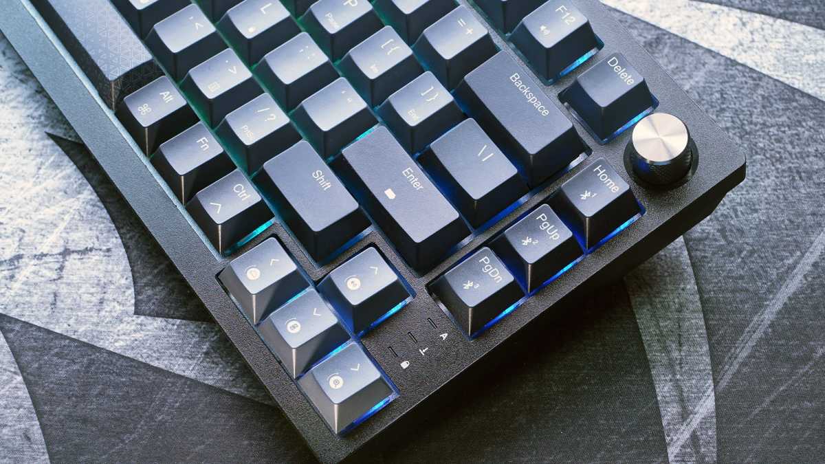 Llave inalámbrica Corsair K65 Plus 