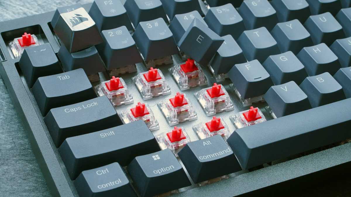 Corsair K65 Plus Wireless switches 