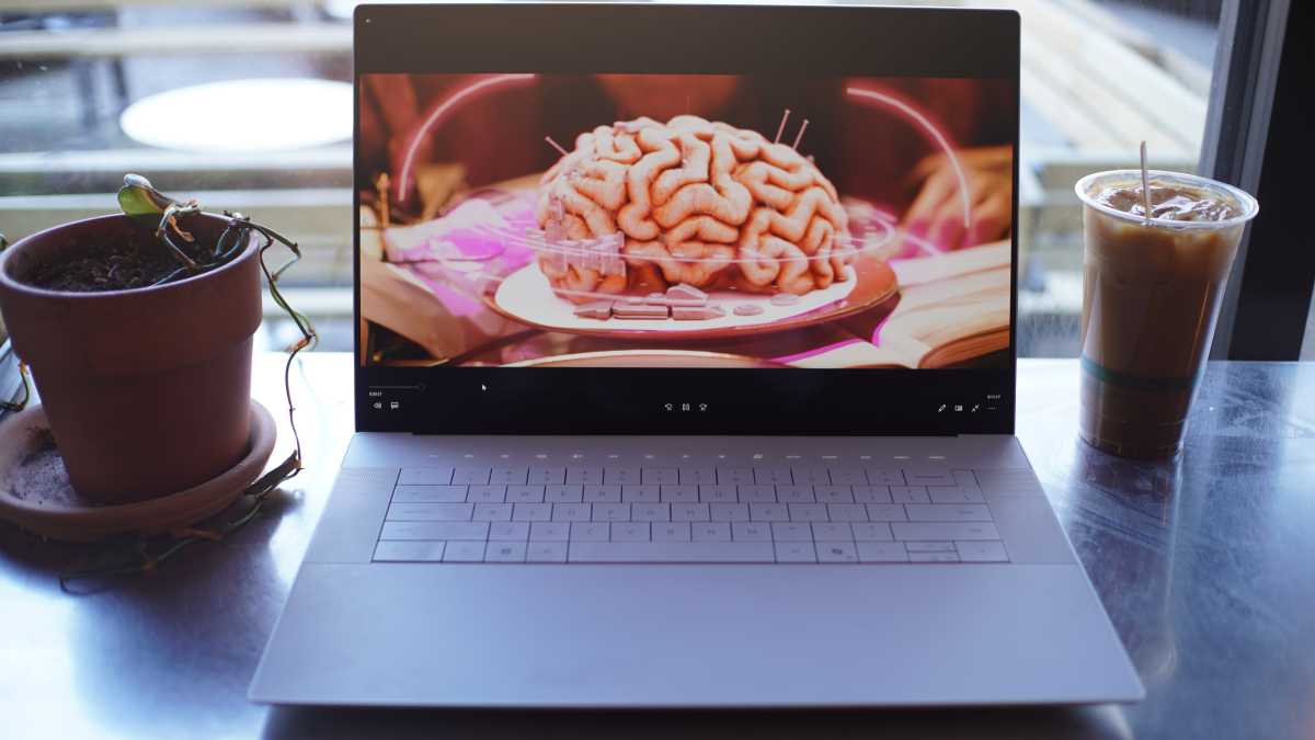 Dell XPS 16 (2024) im Test: Mit OLED-Display und schneller Core-Ultra ...