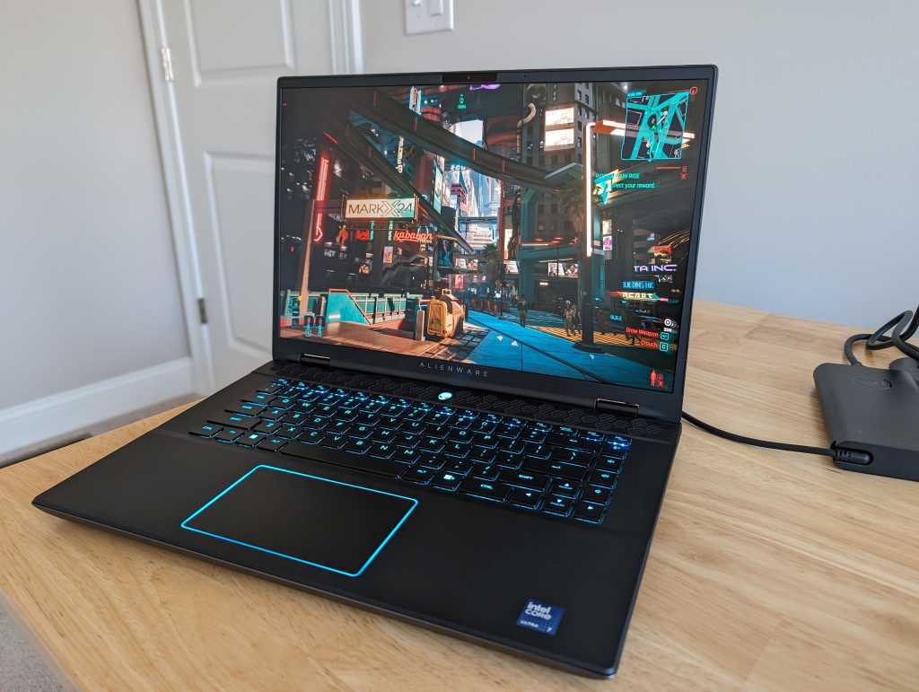 Image: Alienware m16 R2 im Test: Gaming-Laptop mit langer Akkulaufzeit