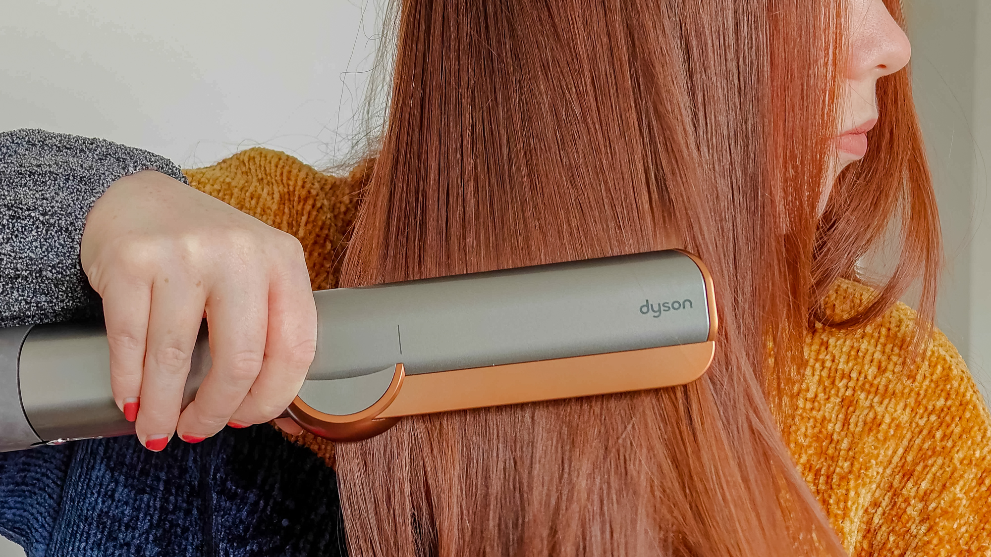 Dyson Airstrait Haarglätter im Test Föhn und Glätteisen in einem Gerät PCWELT