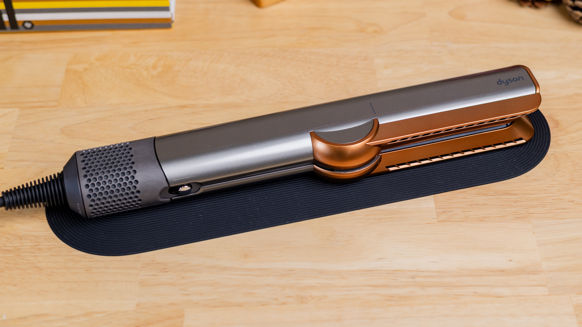 Dyson Airstrait Haarglätter im Test Föhn und Glätteisen in einem Gerät PCWELT