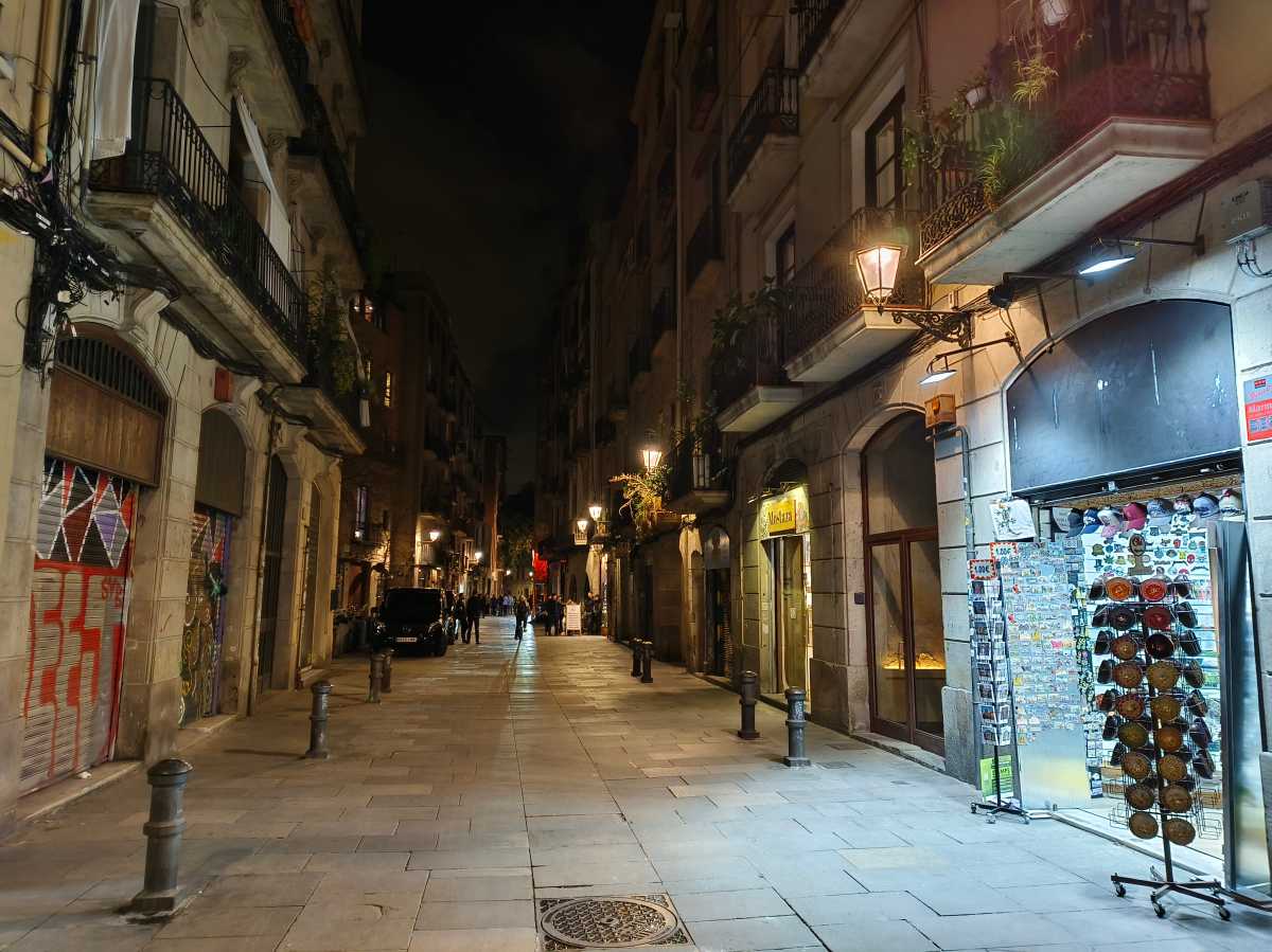 V30 Pro 1x zoom night