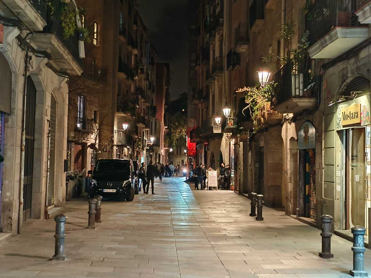 V30 Pro 2x zoom night