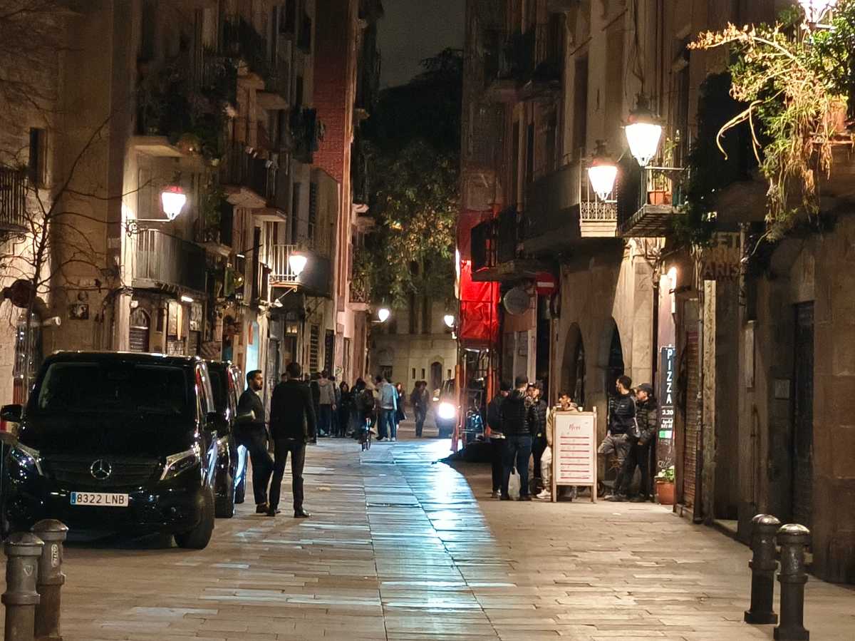 V30 Pro 4x zoom night