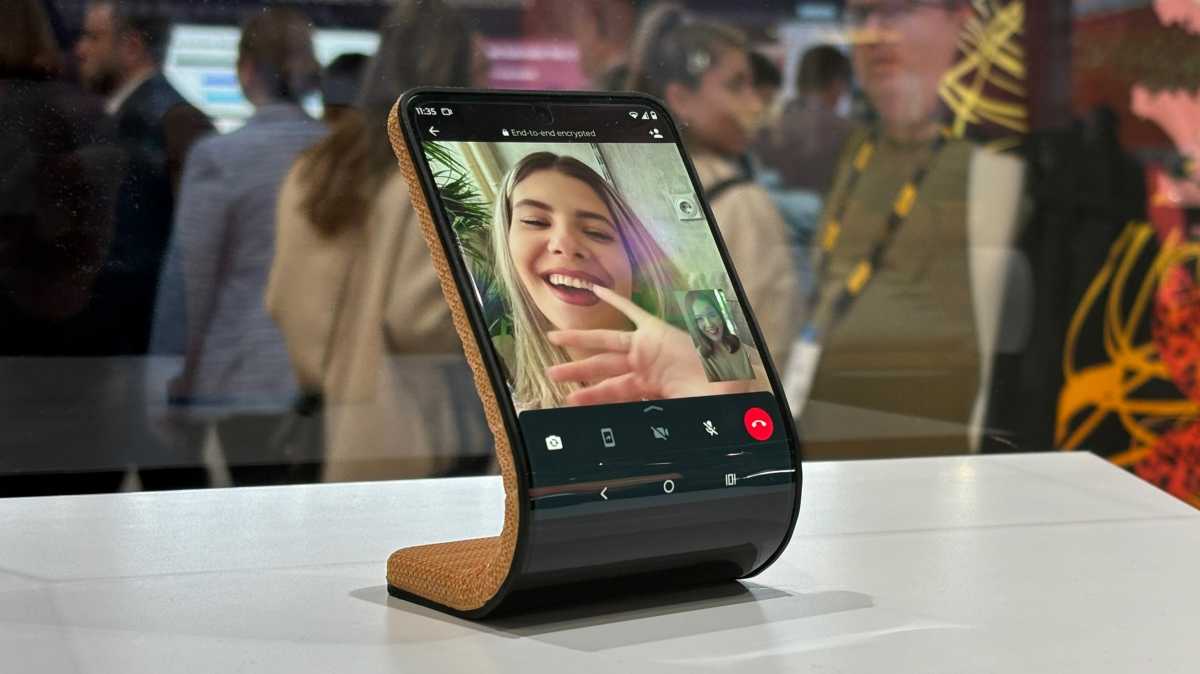 Motorola Adaptive Display Concept in support mode