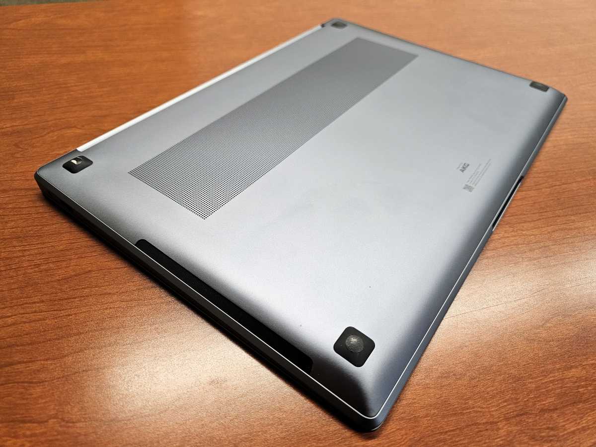 Samsung Galaxy Book4 Ultra bottom vents