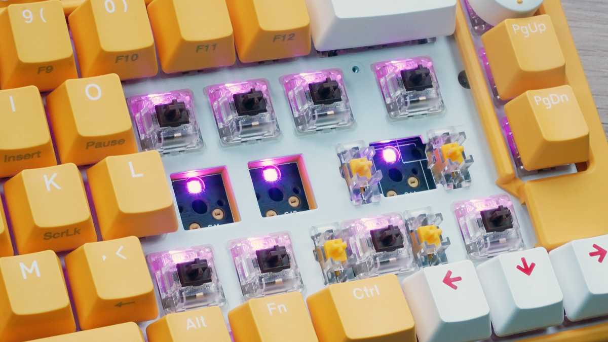 Ducky keyboard switches and sockets