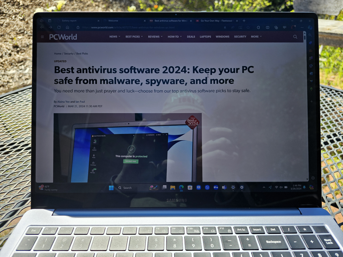 Samsung Galaxy Book4 Ultra outside