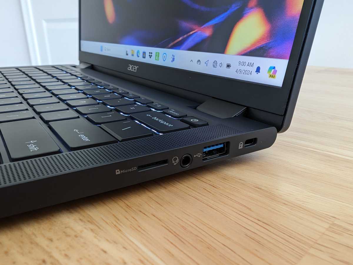 Acer TravelMate right ports