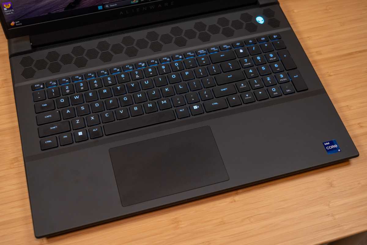 Alienware m18 R2 keyboard