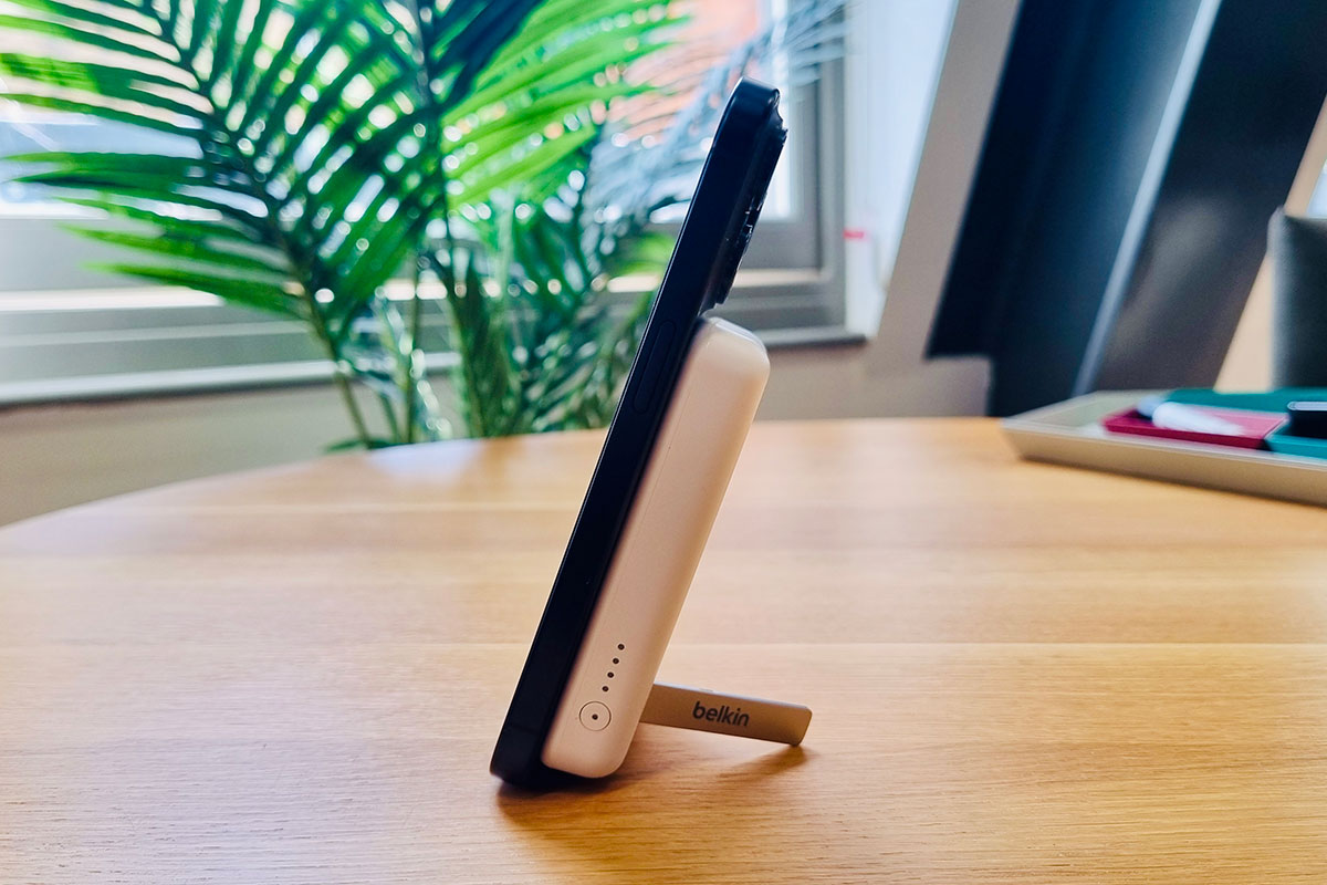 Belkin BoostCharge Power Bank 5K + Stand - Best 5K in our tests