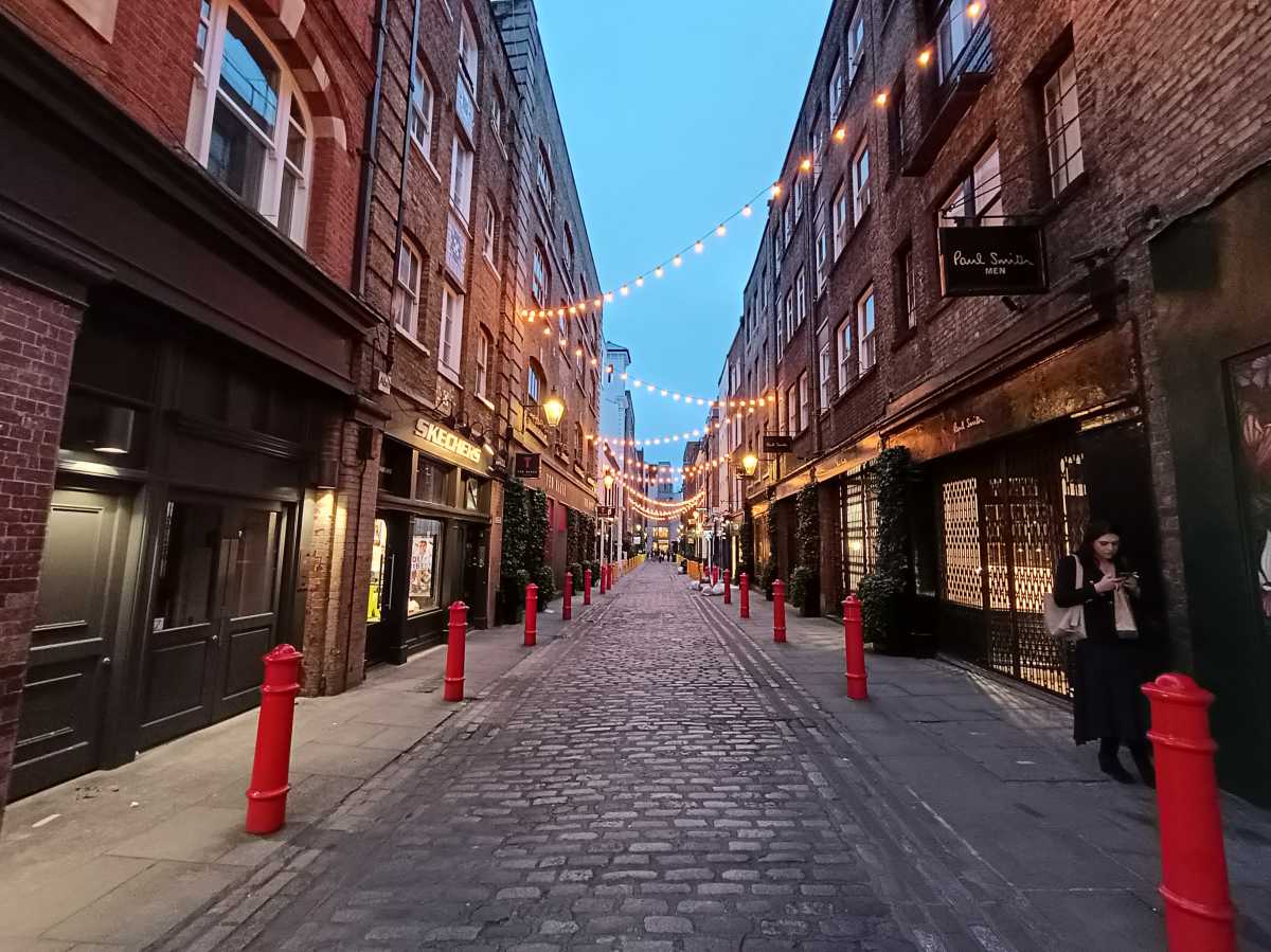 Oppo Reno11 F 5G Sample Photo